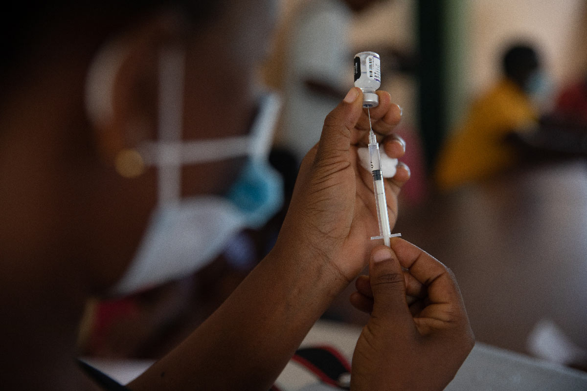 RS40499 covid 19 vaccination ghana gavi ndennis